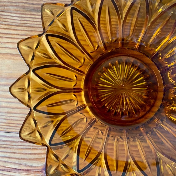 Vintage Federal Glass Petal Amber Bowl – 8" Sunflower Pressed Glass - Picture 11 of 14